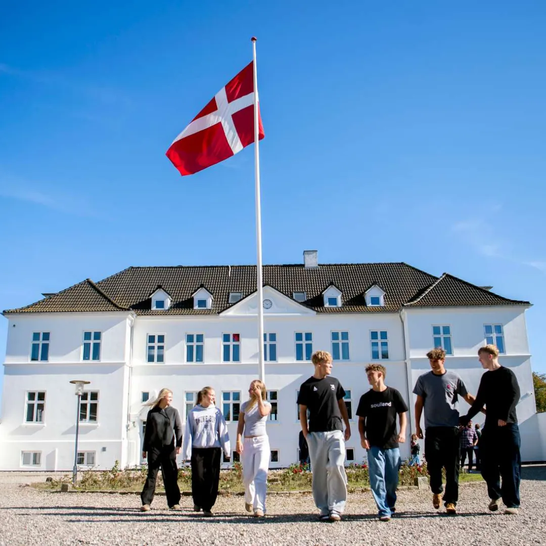 Bygningen på Oure Gymnasium