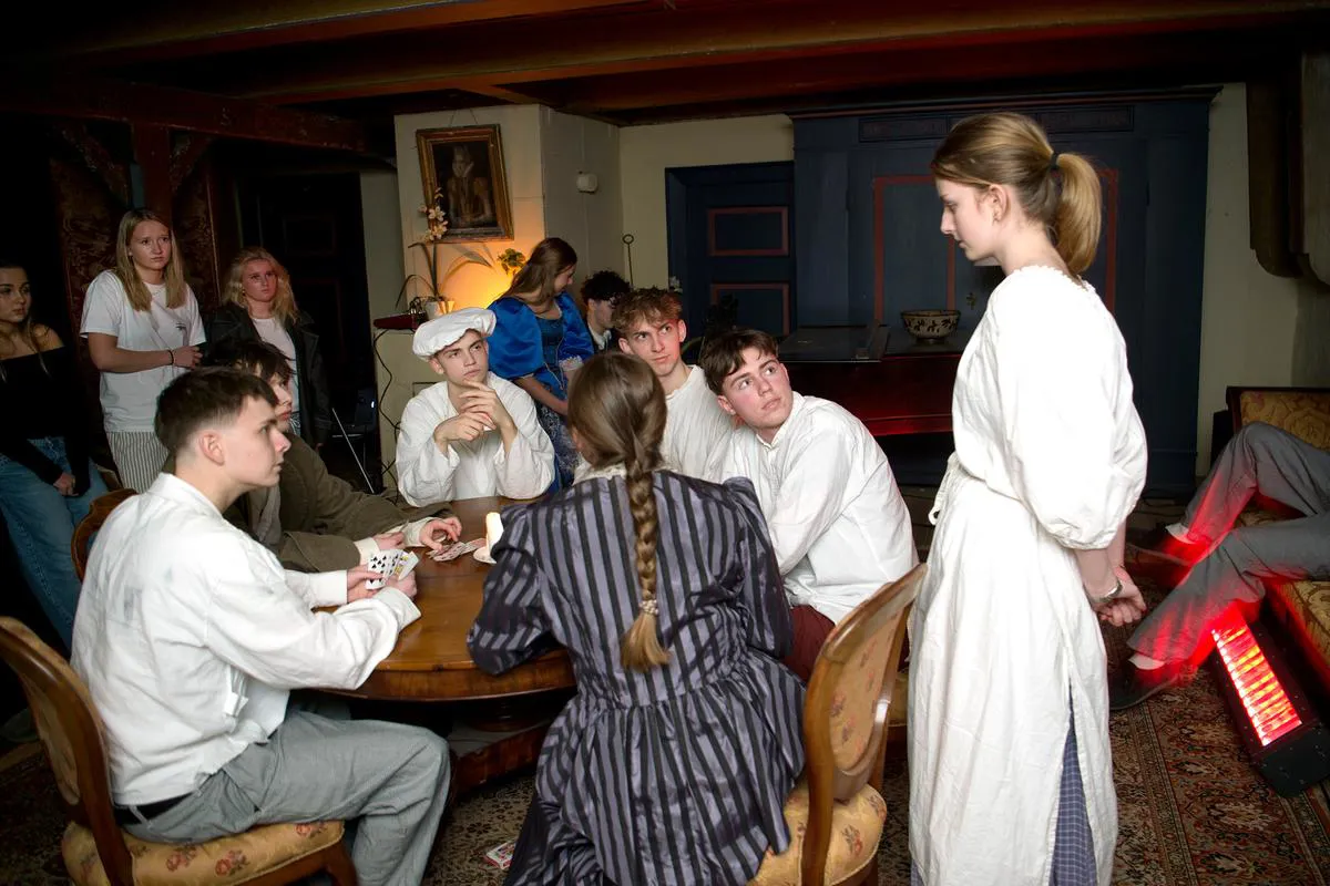 Broholm slot teater, scenekunst