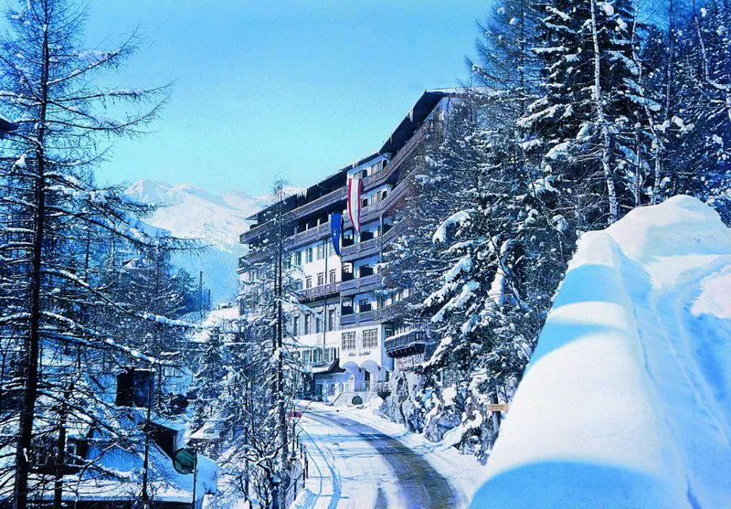 Ski hotel-800px.jpg