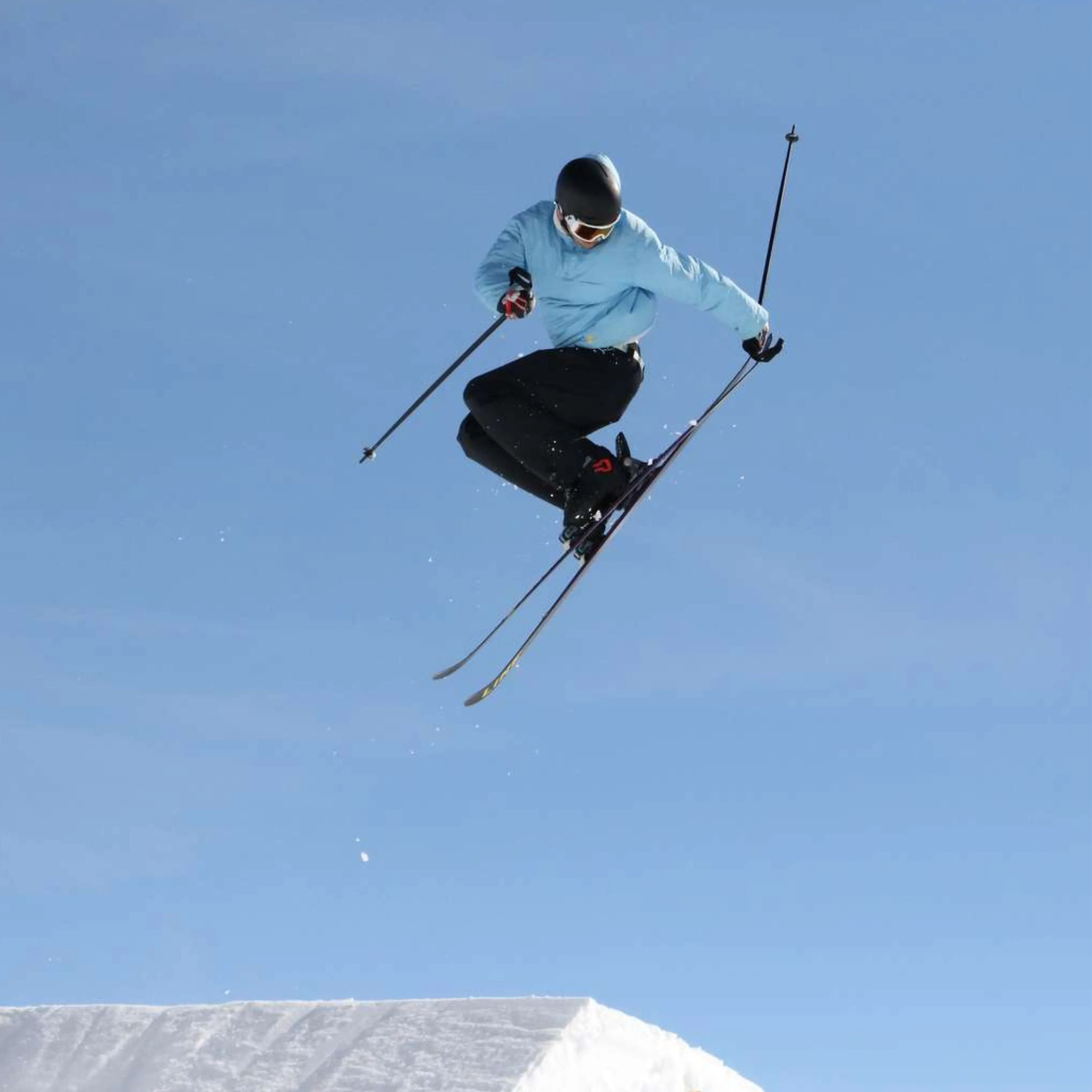 Oure Idrætshøjskole, Ski, linjefag, Højskolen.png