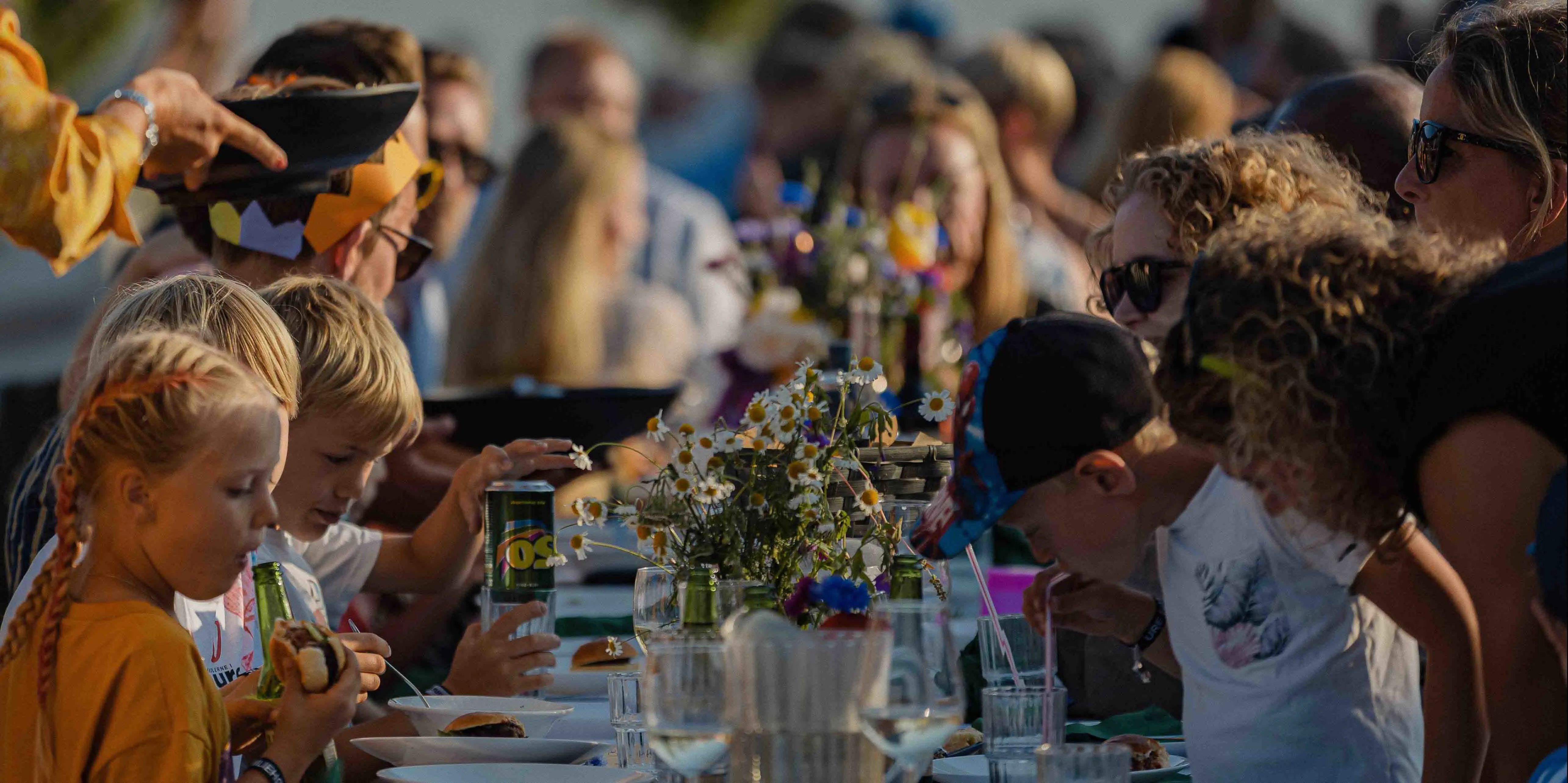 Oure Idrætshøjskole, Familiehøjskole, Langbordsmiddag, hygge