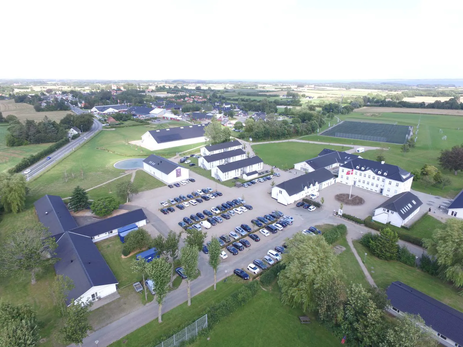 Dronefoto af Skolerne i Oure
