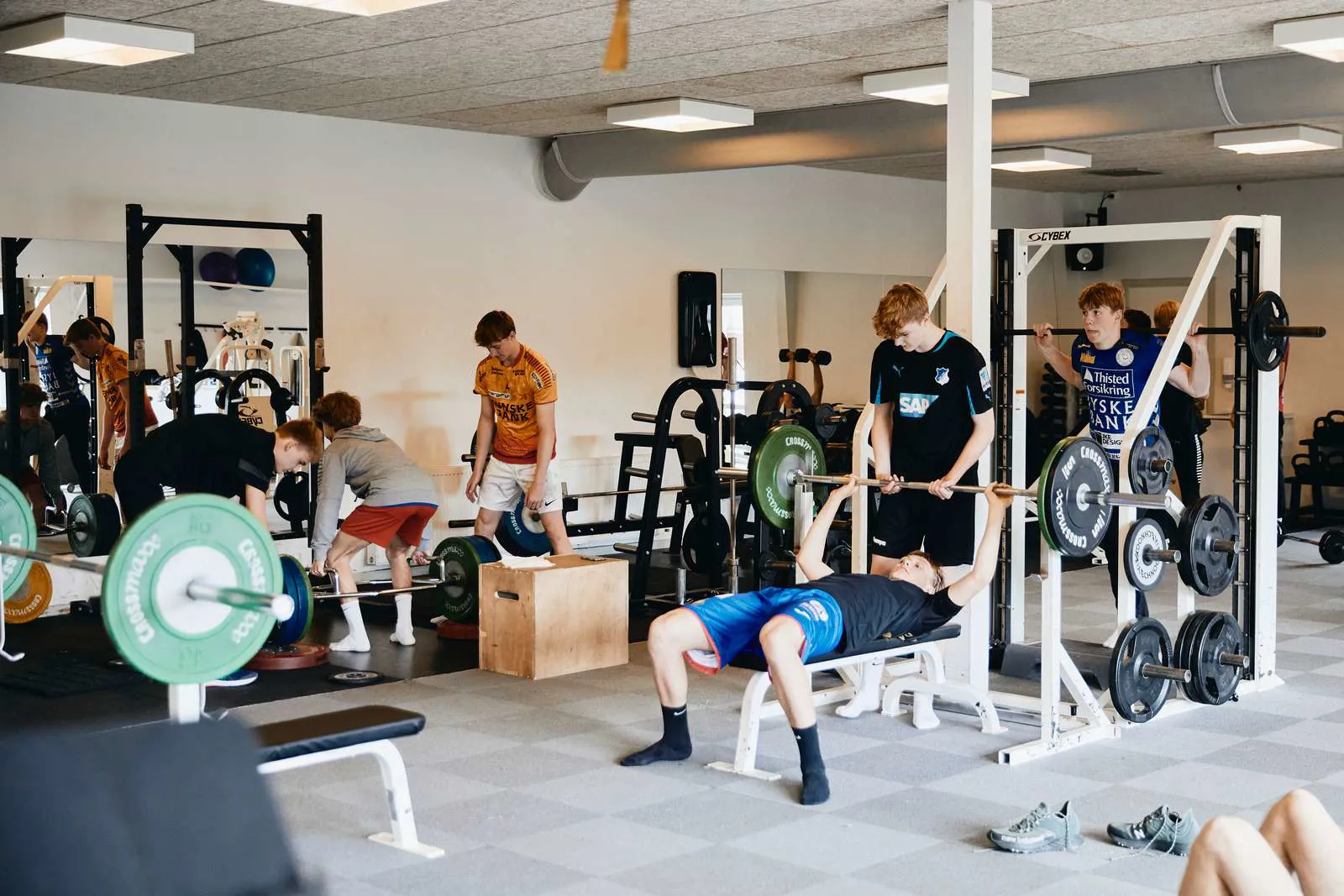 Elever i et styrketræningscenter