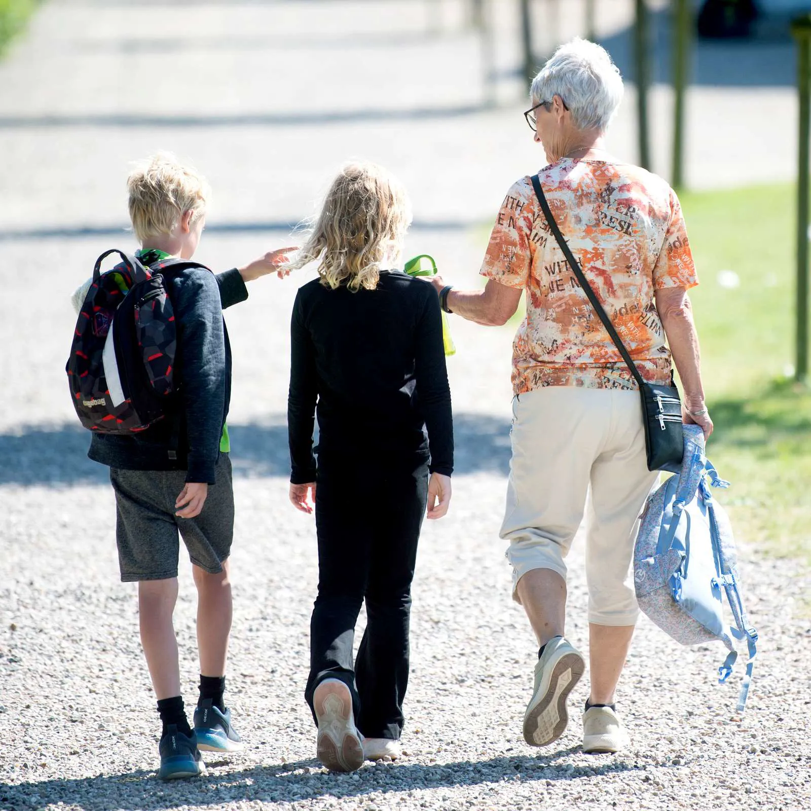 En bedstemor og hendes to børnebørn på Familiehøjskole